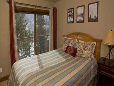 Bedroom with Queen Bed